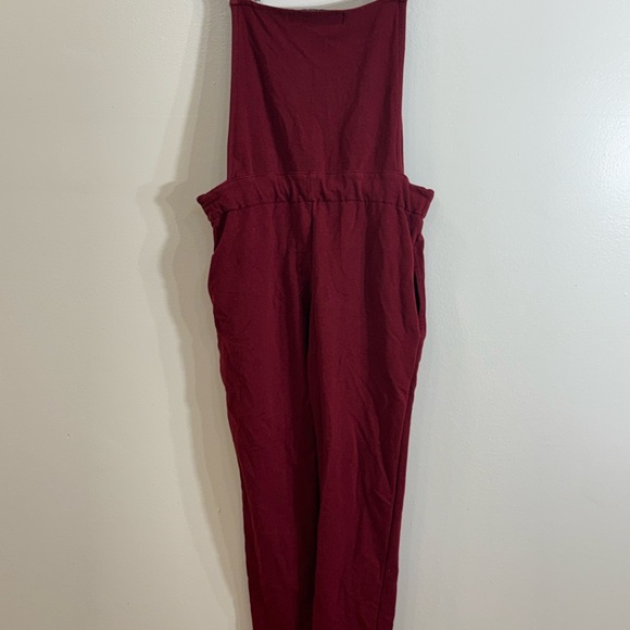 Elegant Burgundy Jumpsuit with Front Pocket - Picture 5 of 6